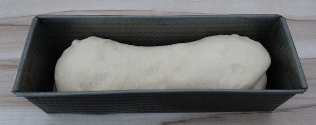 Teig für Toastbrot / Weißbrot in einer Kastenform