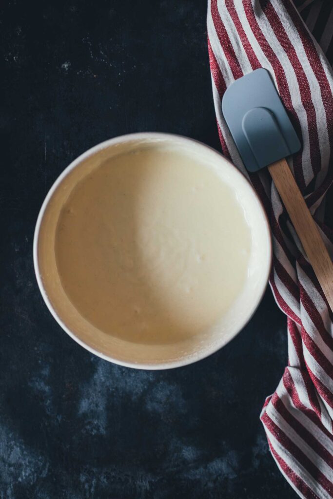 Teig für Pancakes, glatt zusammengerührt | moeyskitchen.com