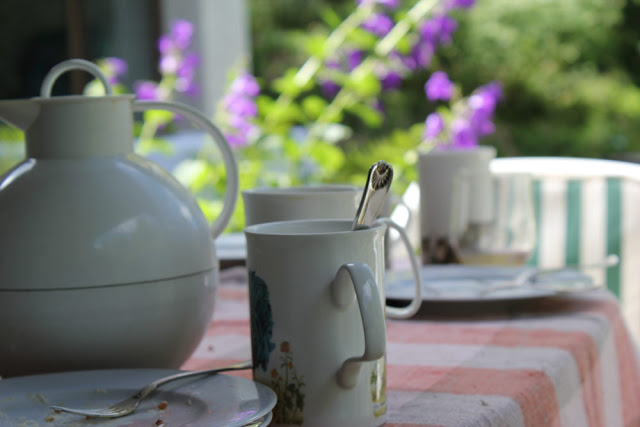 die sonntägliche Kaffeetafel