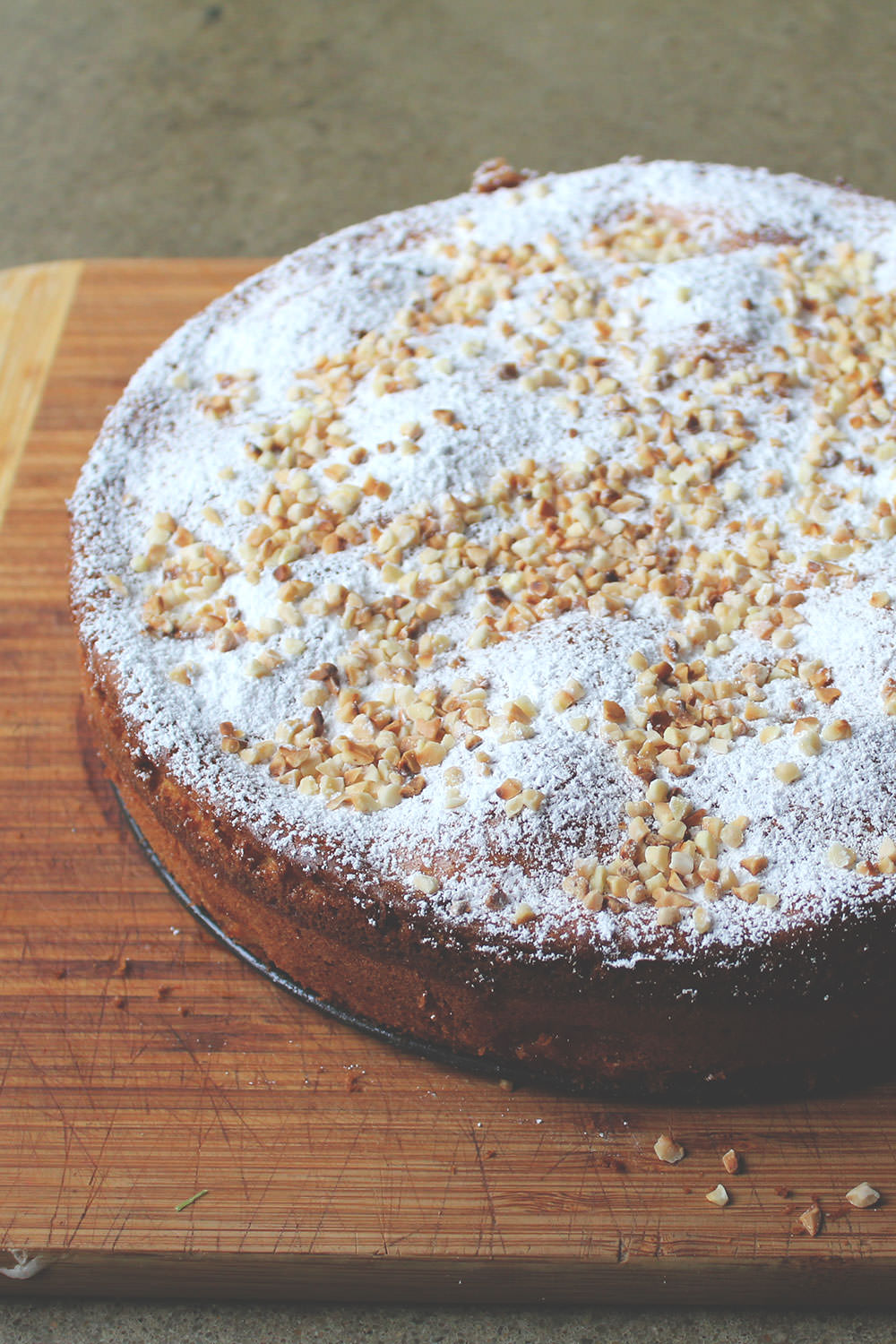 Französischer Apfelkuchen mit Crème fraîche und Mandeln | Ein Lieblingsrezept! | moeyskitchen.com