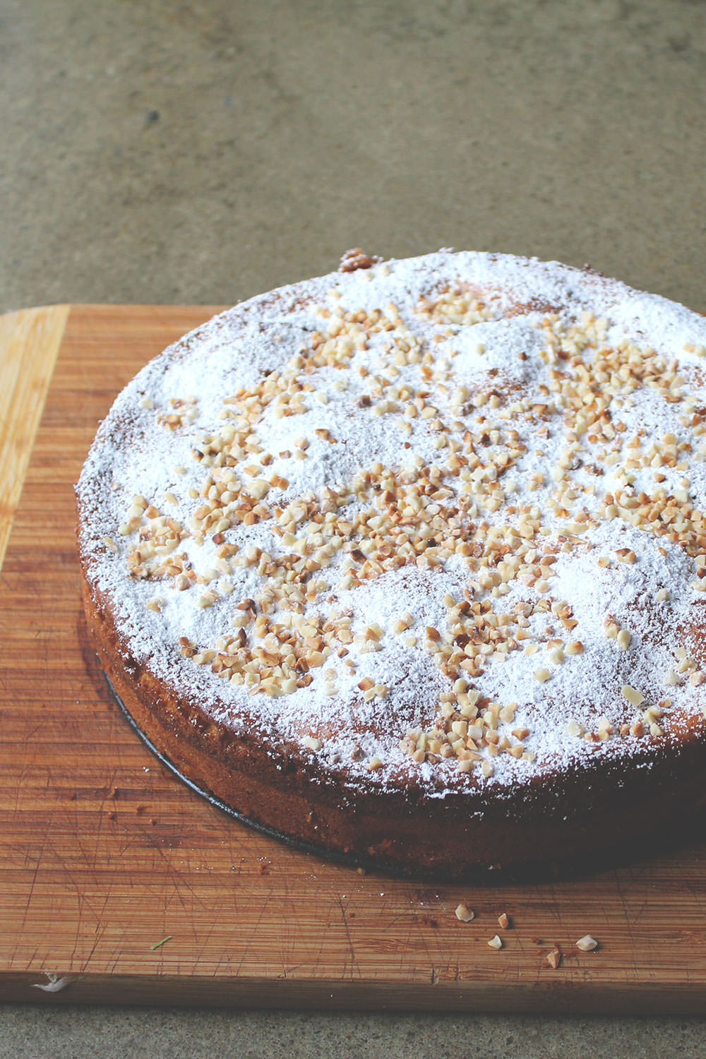 Französischer Apfelkuchen mit Crème fraîche und Mandeln | Ein Lieblingsrezept! | moeyskitchen.com