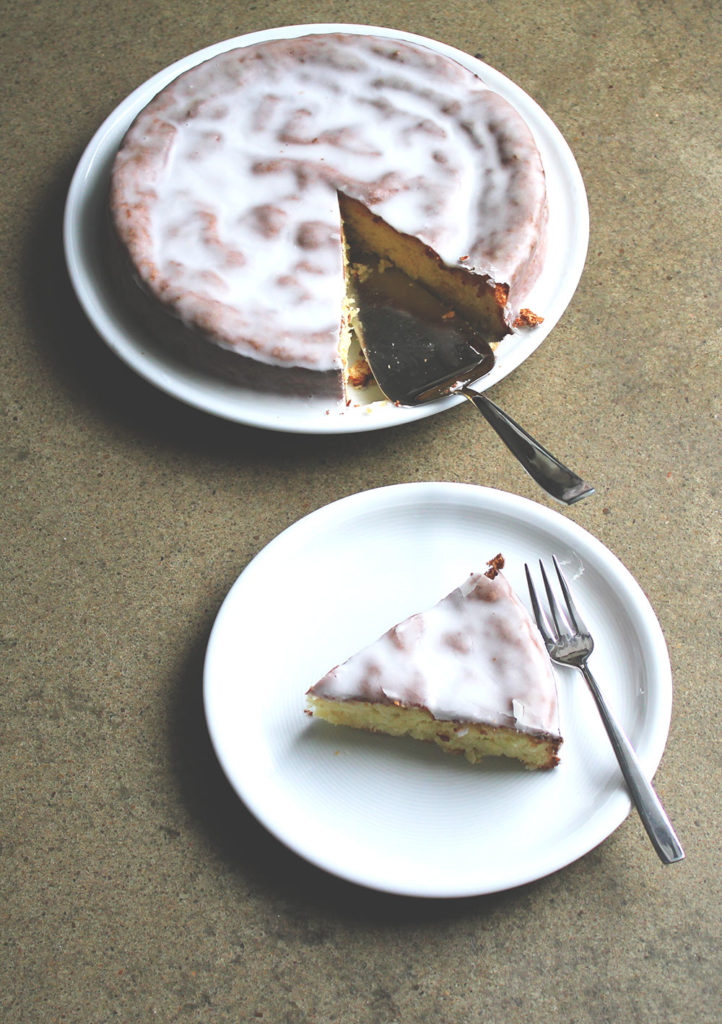 Macadamia-Kuchen mit Kokos und Zitrone - moey&amp;#39;s kitchen foodblog