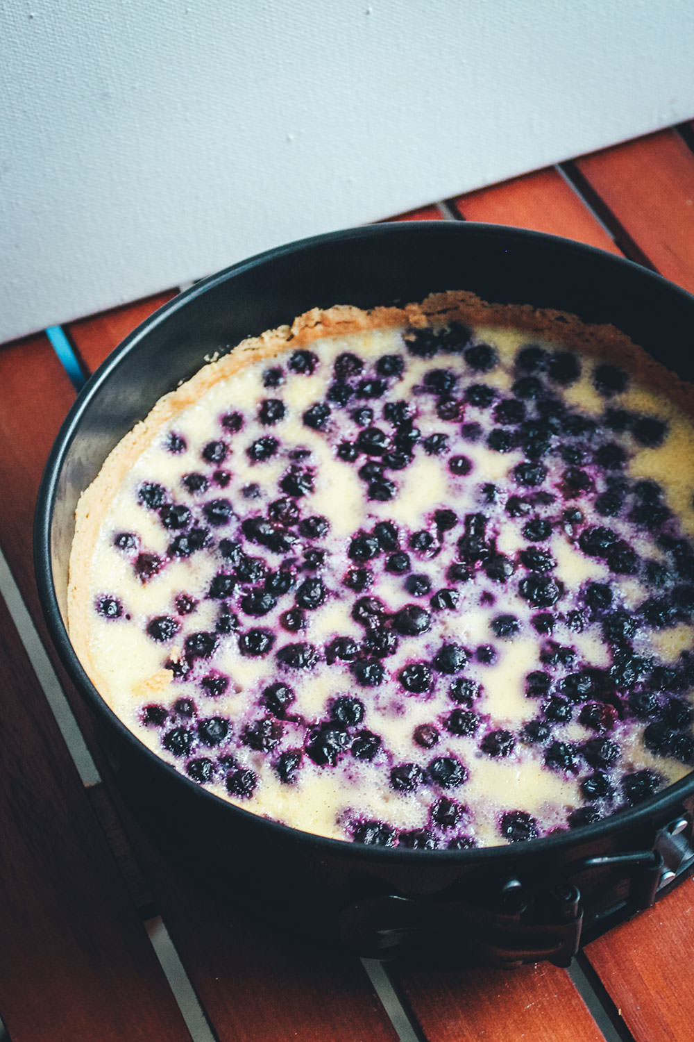 Rezept für leckere Blaubeer-Vanille-Tarte | saftiger Blaubeer-Kuchen mit Schmand | moeyskitchen.com #blaubeeren #heidelbeeren #blueberries #kuchen #tarte #kuchenbacken #rezepte #foodblogger