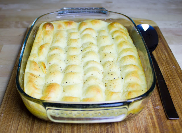 Shepherd's Cottage Pie mit Kartoffelhaube in einer Auflaufform