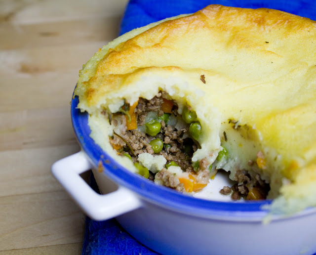 frisch gebackener kleiner Cottage Shepherd's Pie