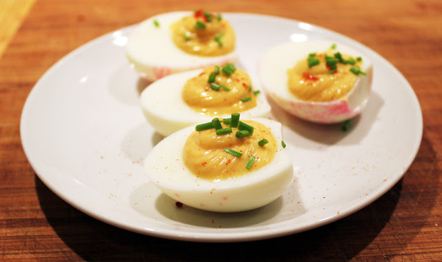 Deviled Eggs - gefüllte hartgekochte Eier mit Senf-Mayo-Füllung