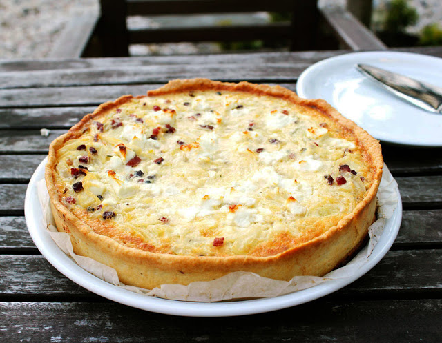 Deftiger Zwiebelkuchen mit Speck und Feta - moey&amp;#39;s kitchen foodblog