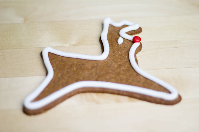 Rezept für klassische Lebkuchen zu Weihnachten mit Royal Icing Lebkuchen in Rentierform mit Royal Icing - Weihnachtsplätzchen
