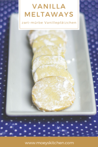 Vanilla Meltaways | zart-mürbe Vanilleplätzchen | köstliche Vanillekekse für die Weihnachtszeit | moeyskitchen.com #weihnachtsplätzchen #weihnachtskekse #cookies #backen #foodblog
