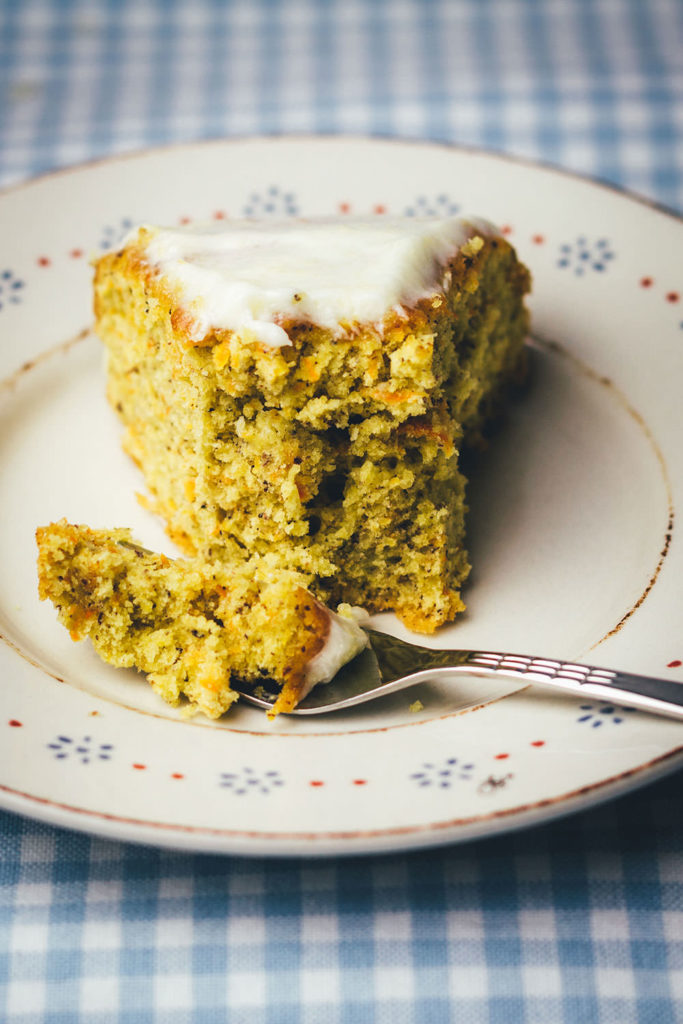 Saftiger Möhrenkuchen mit Frischkäse-Frosting - moey&amp;#39;s kitchen foodblog