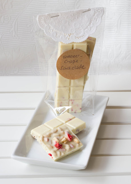 Post aus meiner Küche (PAMK) Very Berry Erdbeer-Crispie-Schokolade: weiße Schokolade mit Erdbeeren und Crispie-Stückchen