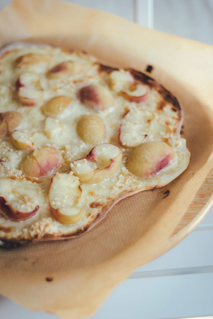Einfacher Pfirsich-Flammkuchen - moey&amp;#39;s kitchen foodblog