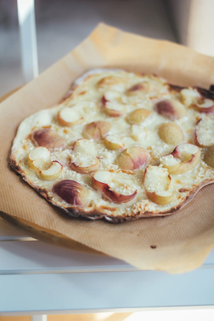 Einfacher Pfirsich-Flammkuchen - moey&amp;#39;s kitchen foodblog