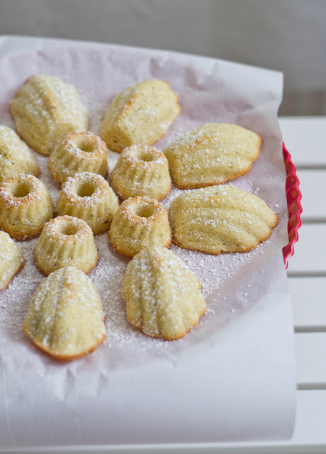 Rezept für Madeleines und Minigugl mit Vanille nach der Küchenflüsterin Maria frisch gebackene, zarte Minigugl und kleine Madeleines mit Vanille