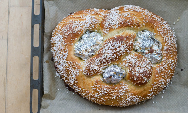 Trick für Brezel: Die Löcher mit Alufolie ausfüllen, damit sie nicht zubacken