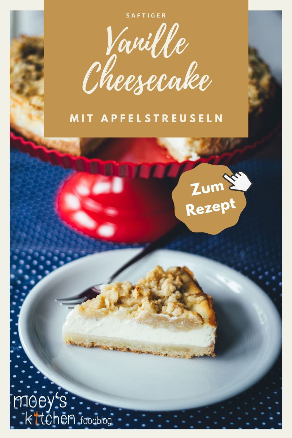 Rezept für Vanille-Cheesecake mit Apfelstreuseln | typisch amerikanischer Käsekuchen mit saftigen Mürbeteig-Streuseln mit geriebenen Äpfeln | moeyskitchen.com #cheesecake #käsekuchen #vanillecheesecake #mürbeteig #streusel #äpfel #apfelkuchen #backen #rezepte #kuchen #kuchenbacken #herbstrezept #rezept #foodblog #foodblogger #rezepte