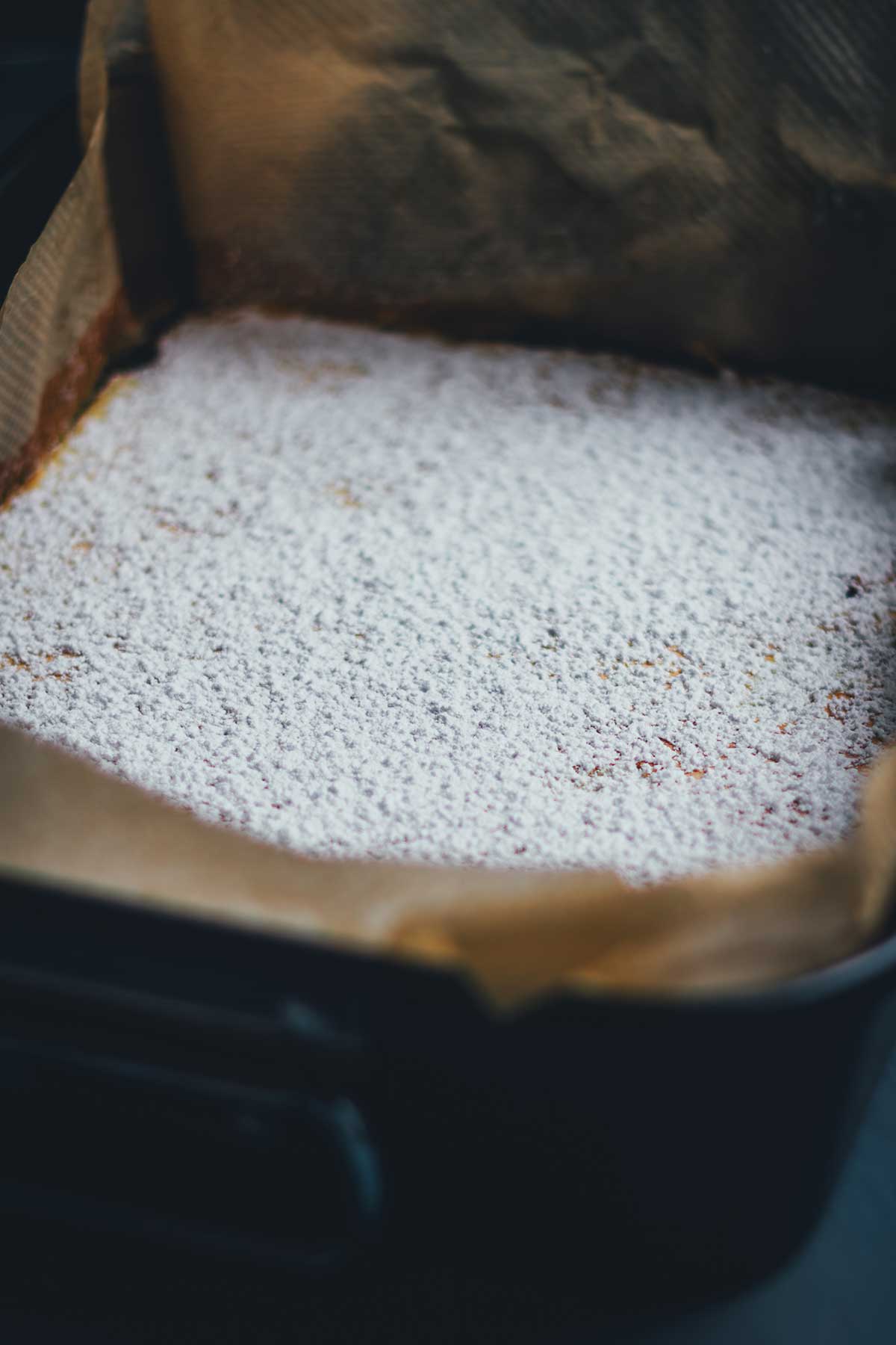 Lemon Bars sind saftige Zitronenschnitten mit nur 15 Minuten Arbeitsaufwand. Für alle Fans von Zitronenkuchen! | moeyskitchen.com