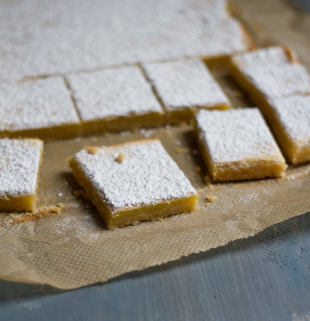 Rezept für Lemon Square Bars - saftige Zitronenschnitten Rezept für Lemon Square Bars - saftige Zitronenschnitten