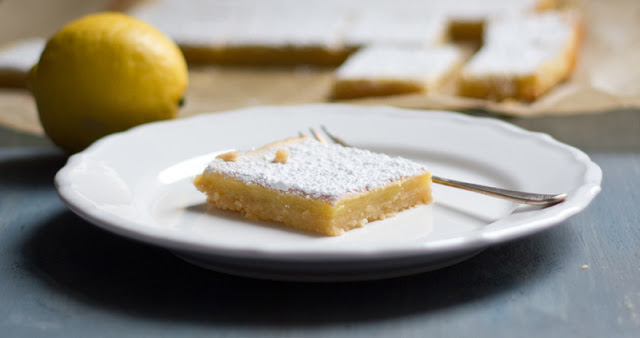 Rezept für Lemon Square Bars - saftige Zitronenschnitten Rezept für Lemon Square Bars - saftige Zitronenschnitten