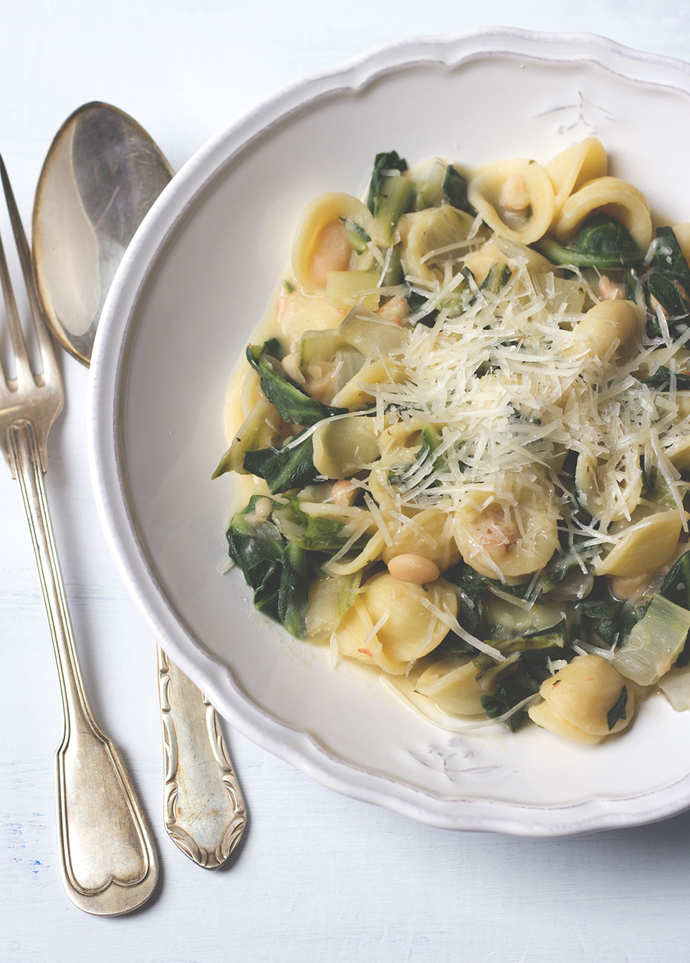 Rezept für leckere Winterpasta: Orecchiette mit Mangold und weißen Bohnen von moeyskitchen.com