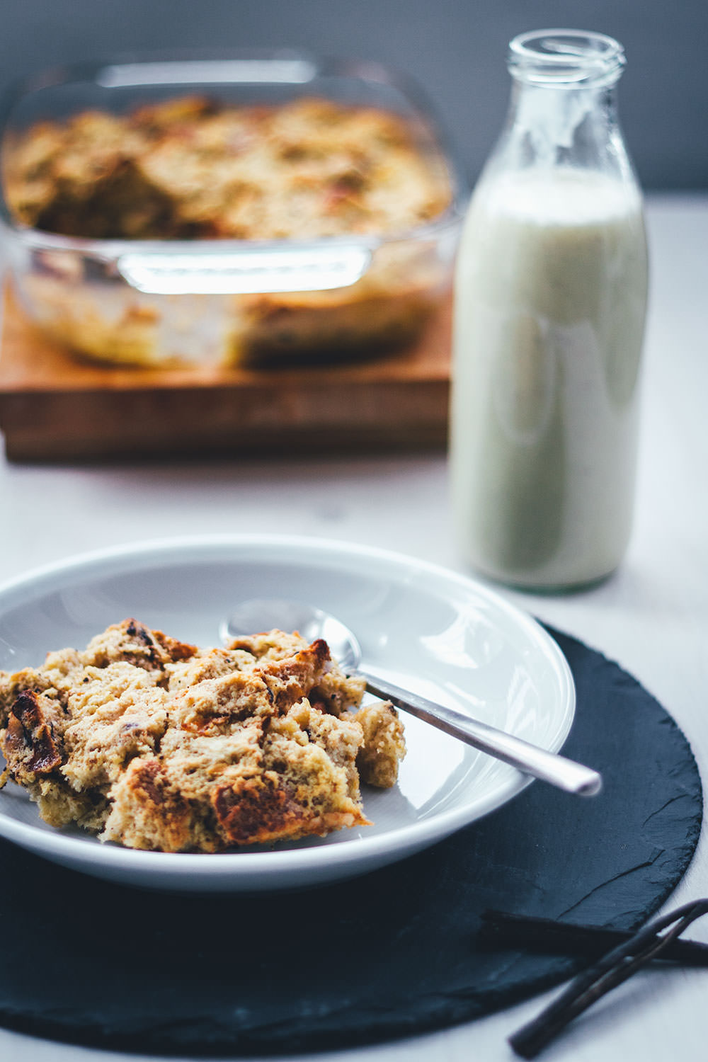 Brotpudding aus dem Ofen mit warmer Vanillesauce - moey&amp;#39;s kitchen foodblog