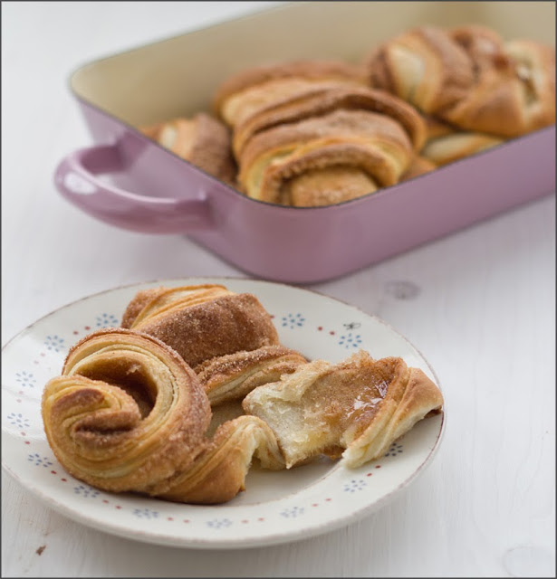 Rezept für selbstgemachte, knusprige Franzbrötchen locker-knuspriges, frisch gebackenes Franzbrötchen