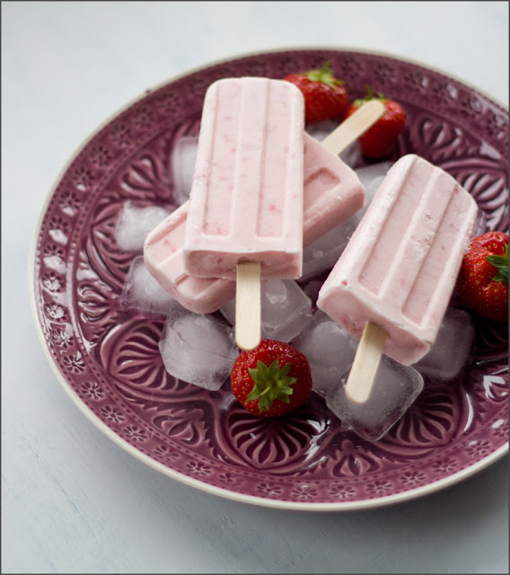 Schnelles Rezept für Strawberry-Cheesecake-Popsicles (Erdbeer-Käsekuchen-Eis am Stiel) Rezept für Strawberry-Cheesecake-Popsicles (Erdbeer-Käsekuchen-Eis am Stiel)