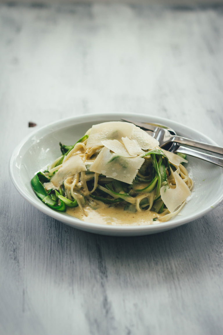 Linguine mit grünem Spargel und Parmesansauce - moey&amp;#39;s kitchen foodblog