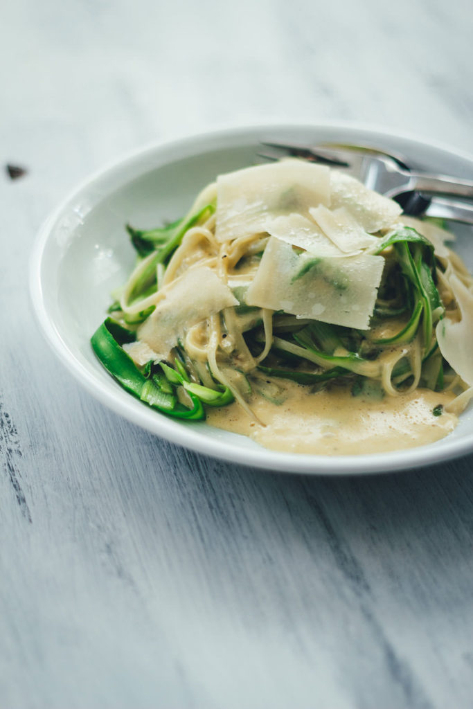 Linguine mit grünem Spargel und Parmesansauce - moey&amp;#39;s kitchen foodblog