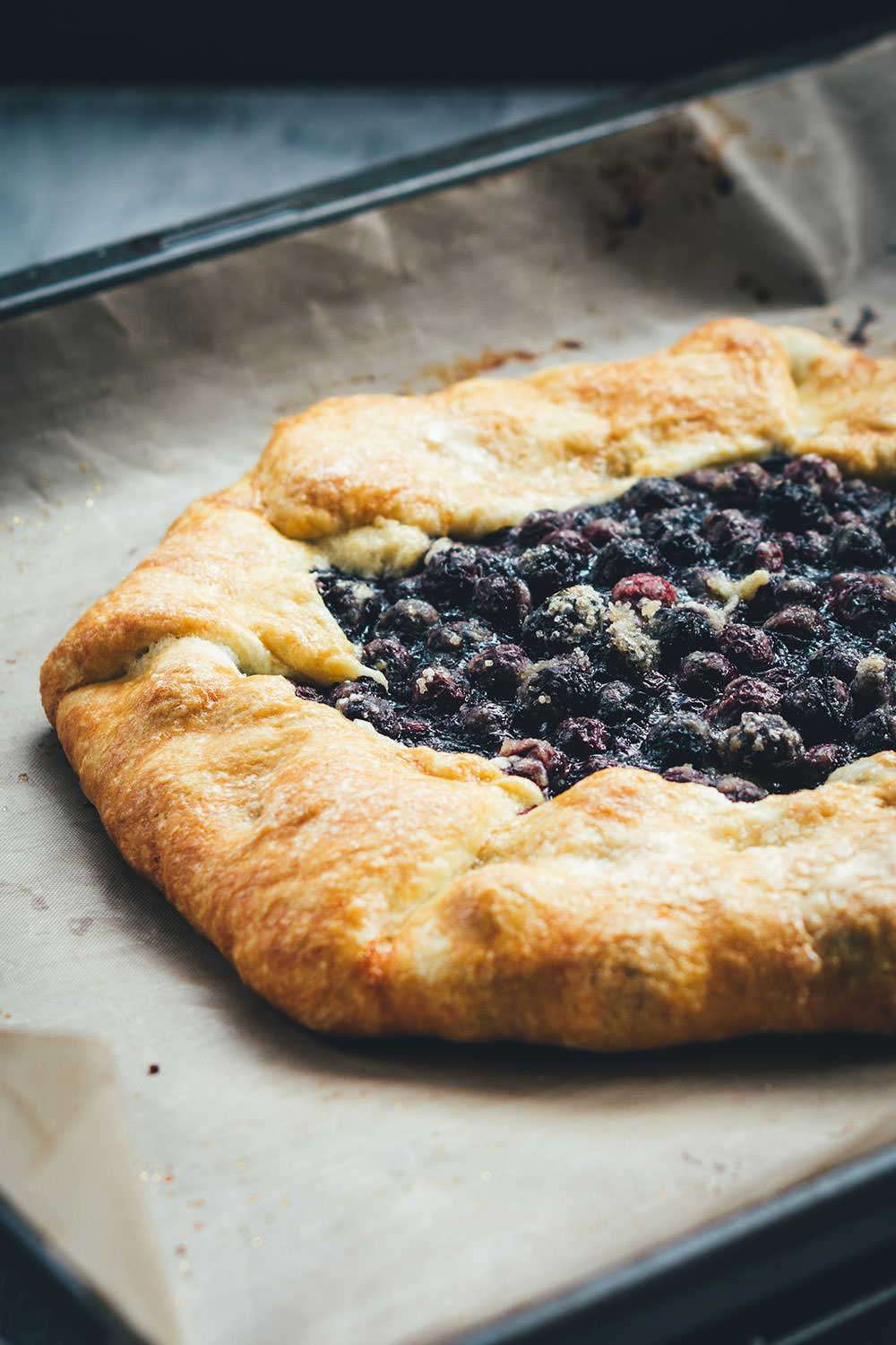 Rezept für sommerliche Blaubeer-Galette | schnelle und einfache Crostata mit Blaubeeren | moeyskitchen.com #blaubeeren #heidelbeeren #blueberries #crostata #galette #tarte #backen #rezepte #foodblogger #sommerrezept