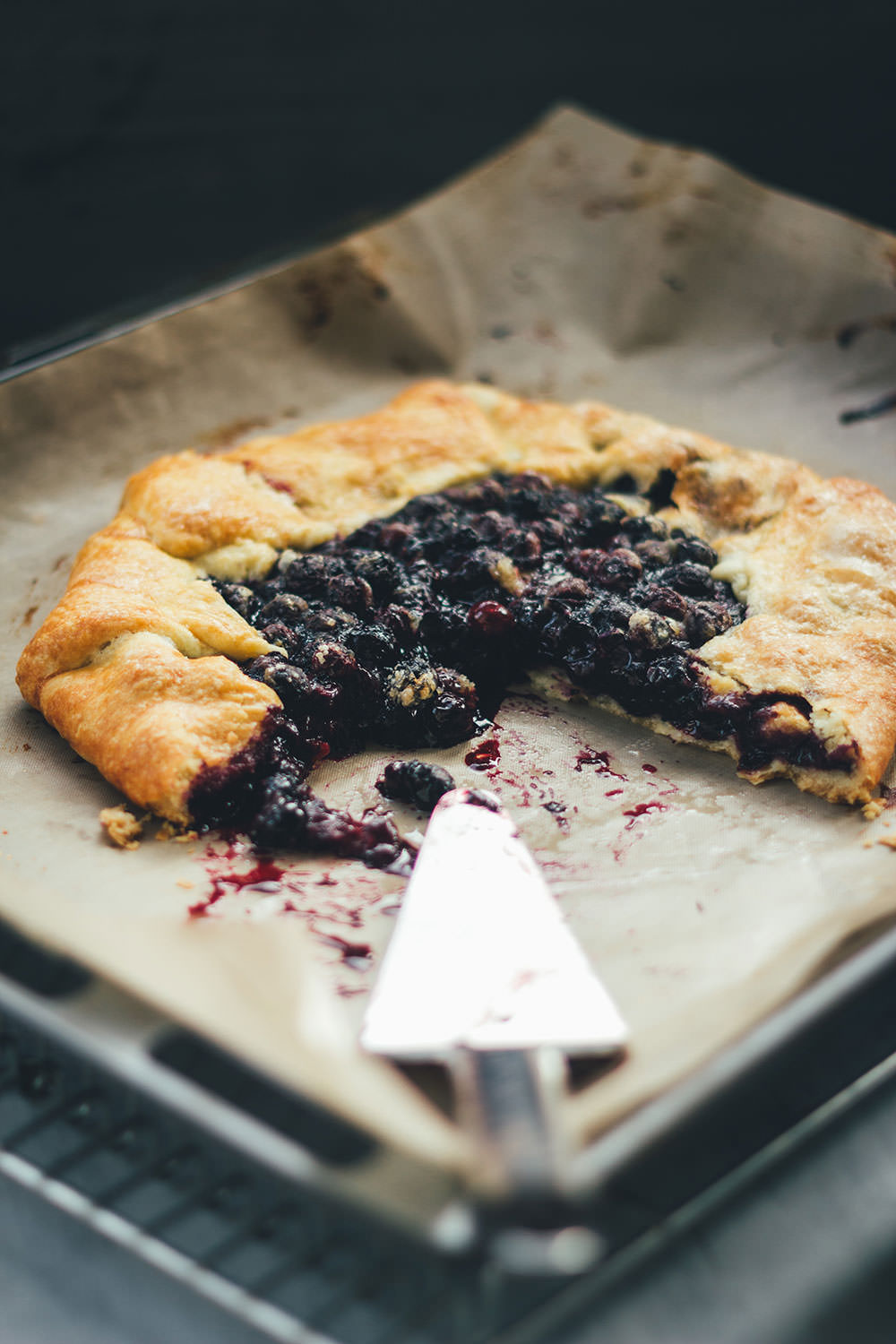 Rezept für sommerliche Blaubeer-Galette | schnelle und einfache Crostata mit Blaubeeren | moeyskitchen.com #blaubeeren #heidelbeeren #blueberries #crostata #galette #tarte #backen #rezepte #foodblogger #sommerrezept