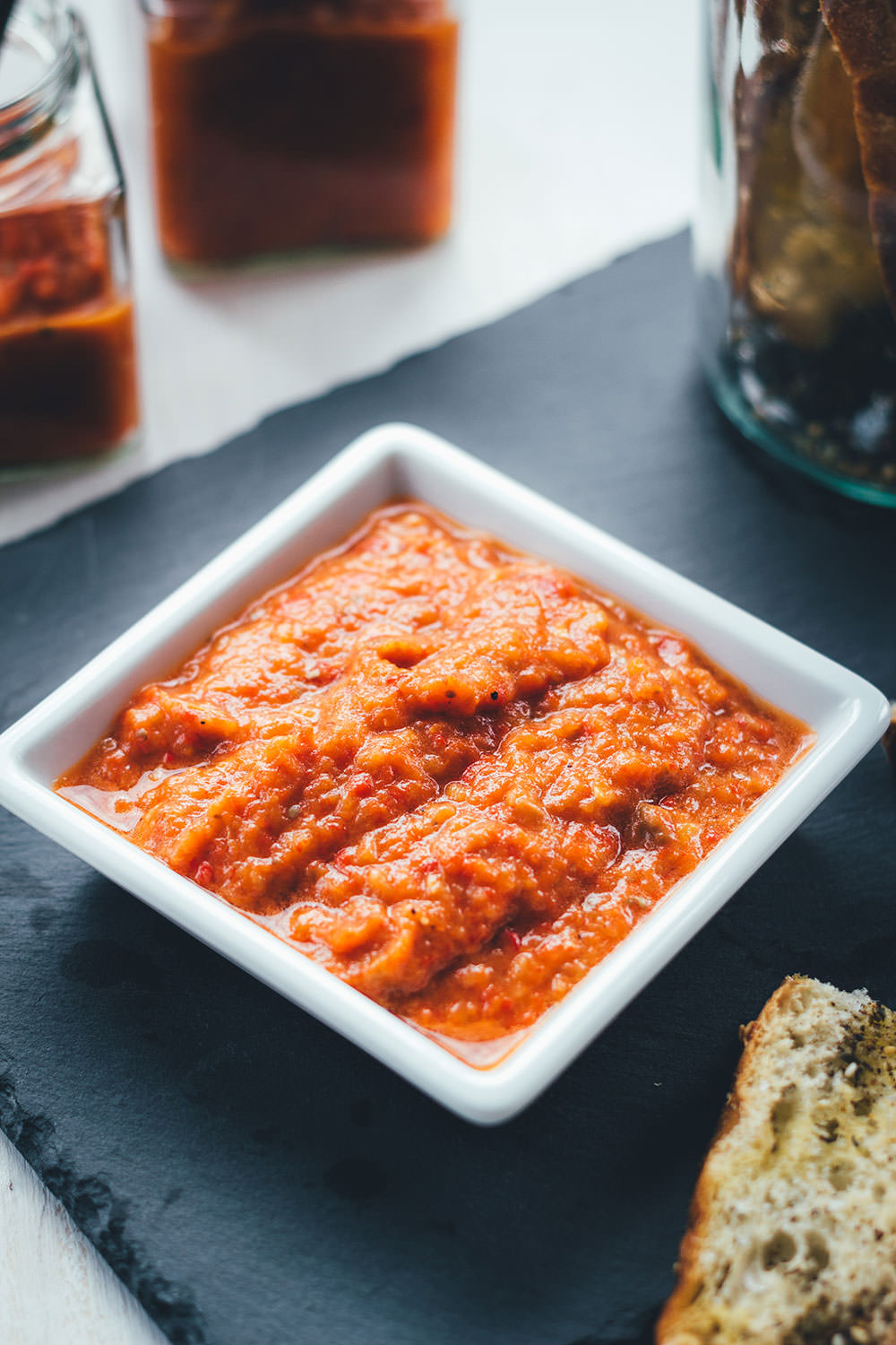 Rezept für selbst gemachten milden Ajvar | auf Vorrat einkochen und das Sommergemüse konservieren | moeyskitchen.com #ajvar #einmachen #einkochen #canning #paprika #aubergine #sommerrezepte #rezepte #foodblogger