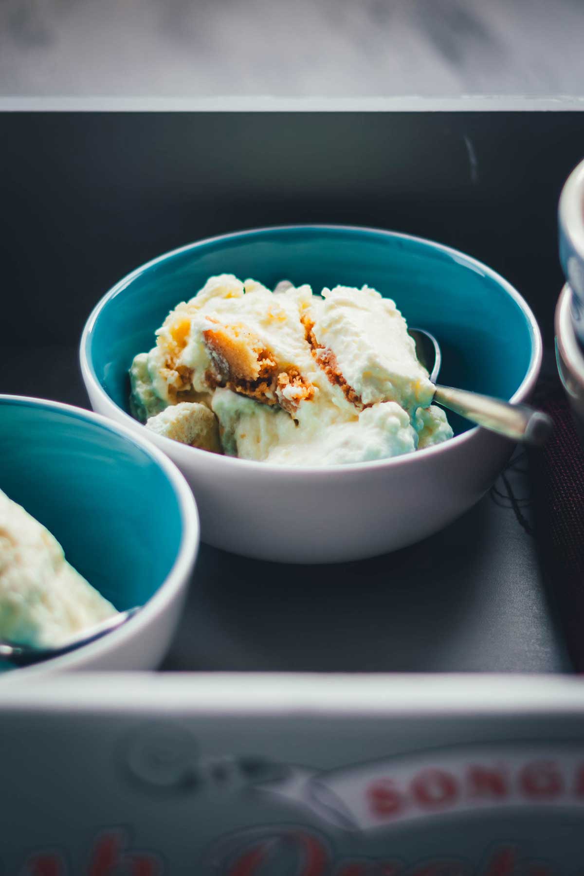 Rezept für Banana Pudding aus der Magnolia Bakery in New York – cremiger Bananenpudding wie von der berühmten Bäckerei aus Manhattan. Zu Hause mit wenigen und einfachen Zutaten einfach selber machen! | moeyskitchen.com