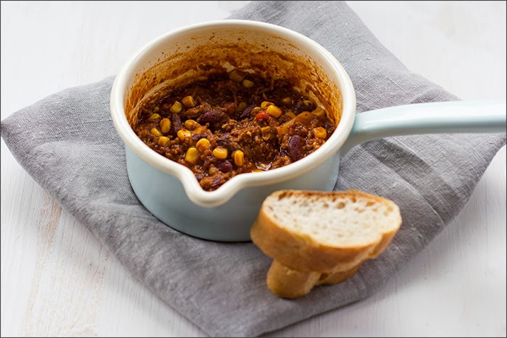 Chili con Carne Rezept von moey's kitchen foodblog Chili con Carne im Topf mit Ancho Chili, Rinderhack, Mais, Kidneybohnen