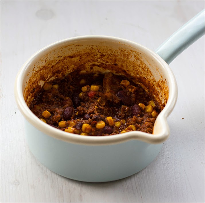 Chili con Carne Rezept von moey's kitchen foodblog Chili con Carne im Topf mit Ancho Chili, Rinderhack, Mais, Kidneybohnen