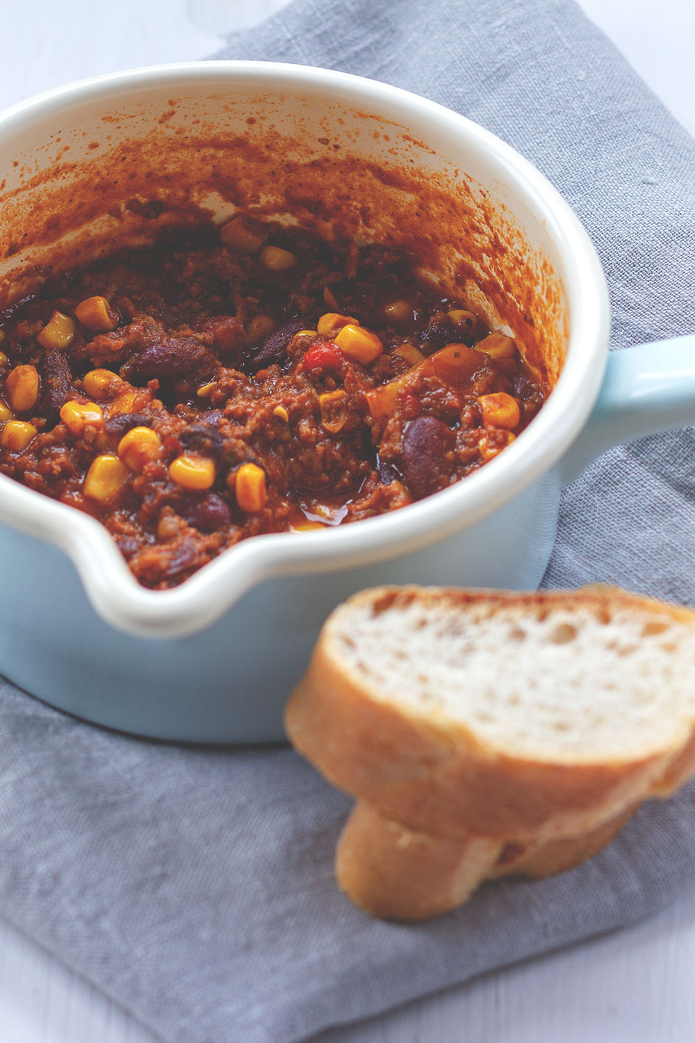 Rezept für einfaches Chili con Carne mit Rindfleisch, Mais und Kidneybohnen | moeyskitchen.com