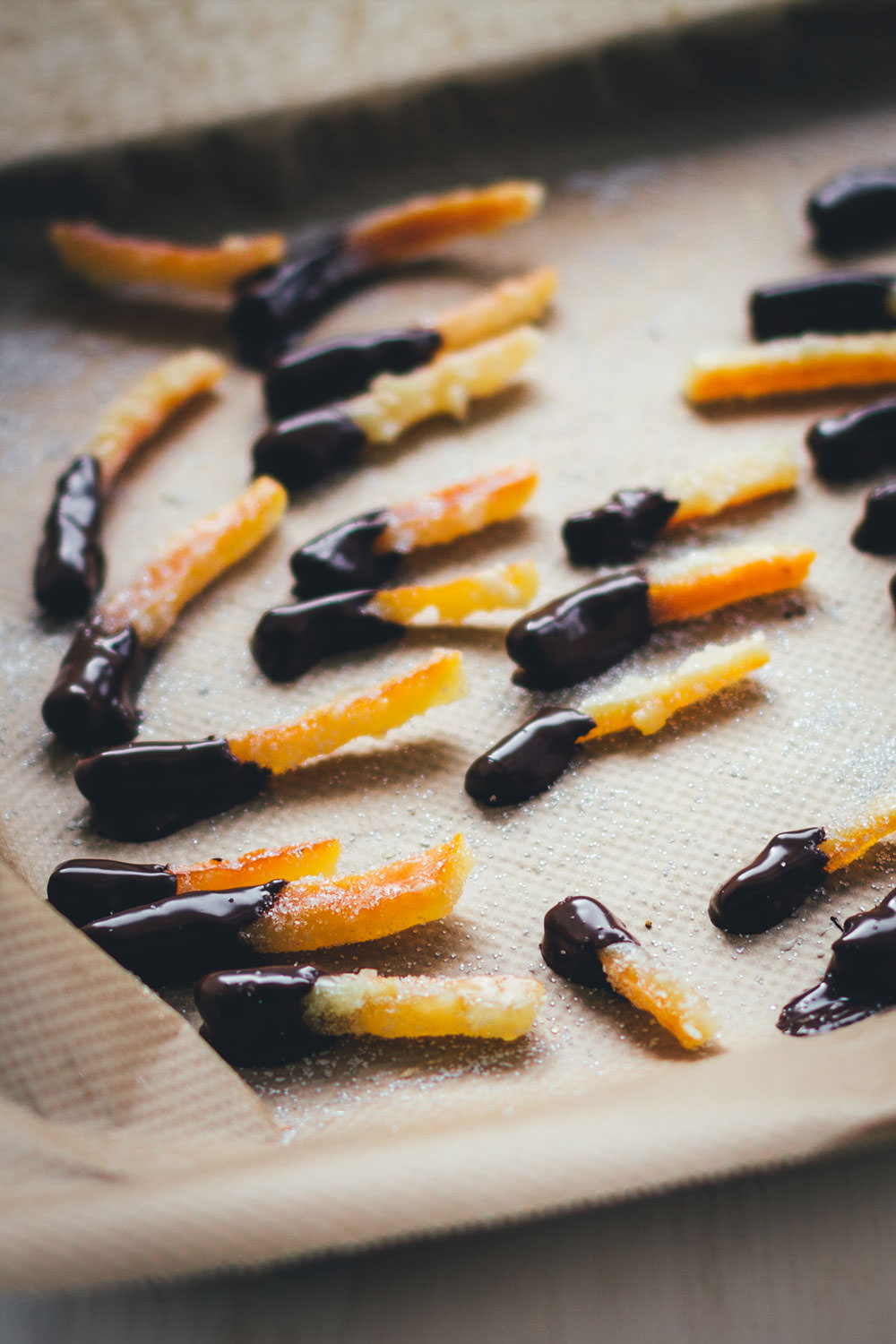 Rezept für selbst gemachte kandierte Orangenschale mit Schokolade | einfach und schnell | moeyskitchen.com #orangenschale #kandierteorangenschale #schokolade #rezepte #foodblogger