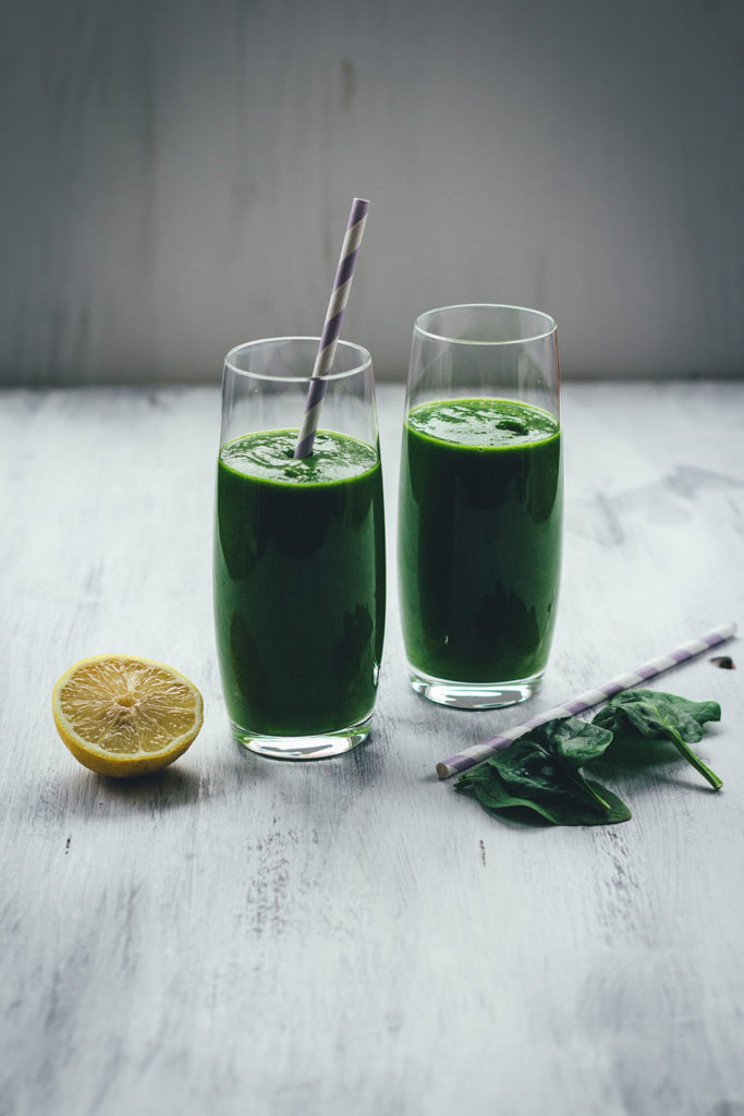 Grüner Smoothie mit Spinat, Mango, Banane und Ingwer - moey&amp;#39;s kitchen ...