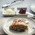 Rezept für Scones mit Himbeeren, Pistazien und weißer Schokolade – Himbeer-Pistazien-Scones | moeyskitchen.com #scones #teatime #himbeeren #pistazien #rezepte #foodblogger #britisch #frühstück #brunch