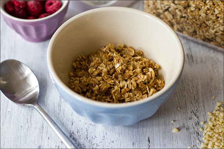 Hafer-Mandel-Crunch - Müsli der Woche - hausgemachtes Knuspermüsli - homemade Granola Knuspermüsli in der Müslischüssel: Hafer-Mandel-Crunch als Granola der Woche