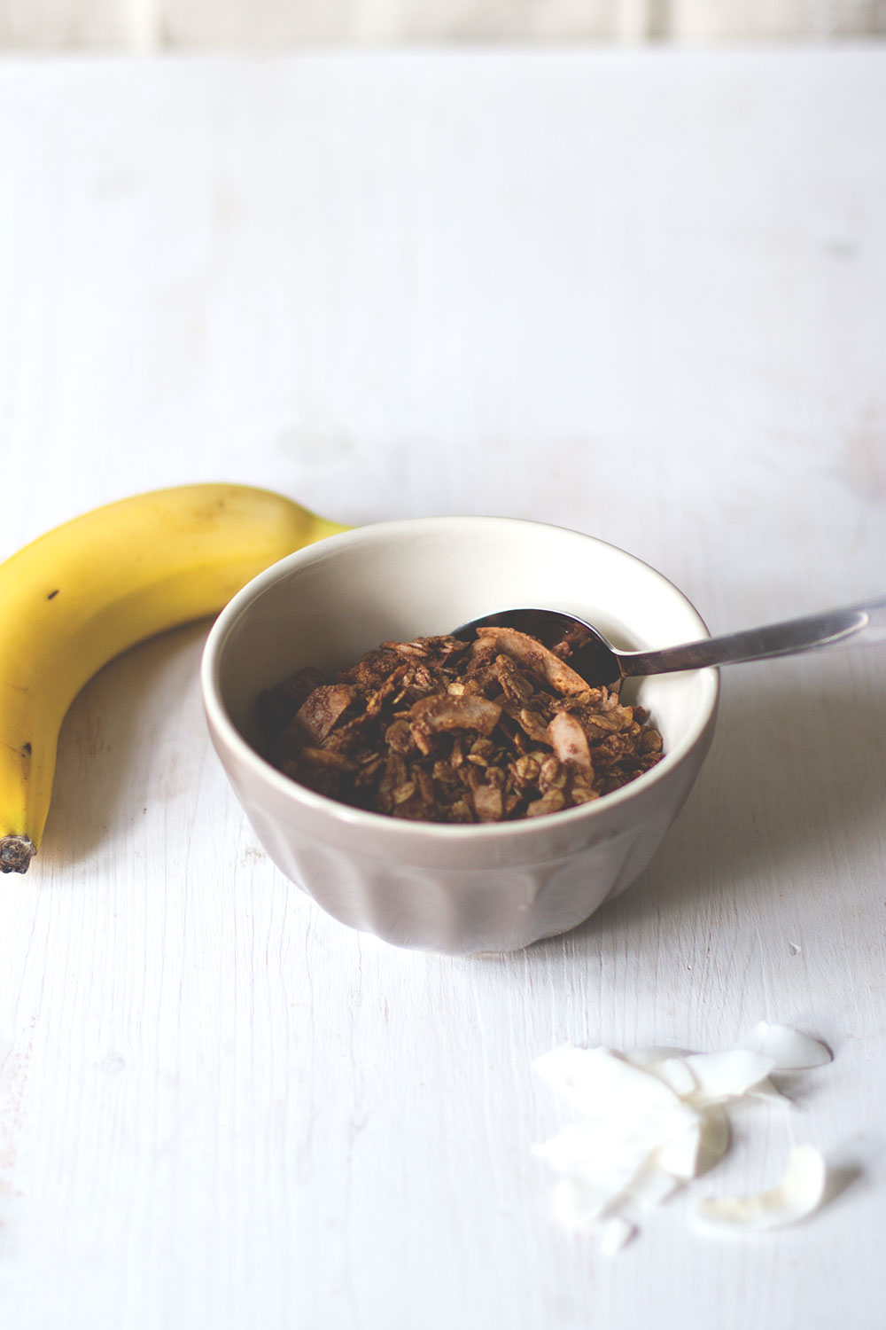 Rezept aus meiner Wochenserie MÜSLI DER WOCHE: Schoko-Kokos-Granola | moeyskitchen.com