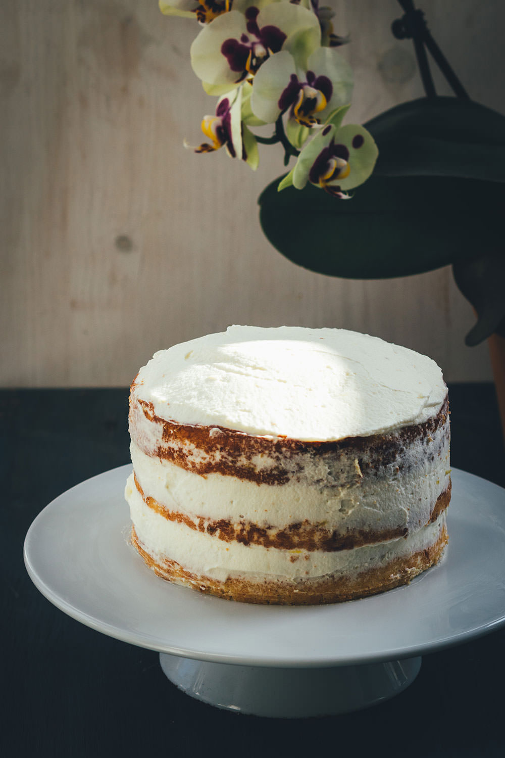 Rezept für sommerliches Zitronen-Mascarpone-Törtchen | Naked Cake mit frischen Zitronen und Mascarpone | Torten backen einfach erklärt | moeyskitchen.com #torte #kuchen #backen #nakedcake #kuchenbacken #sommer #sommerrezept #rezepte #foodblogger #zitronen #mascarpone