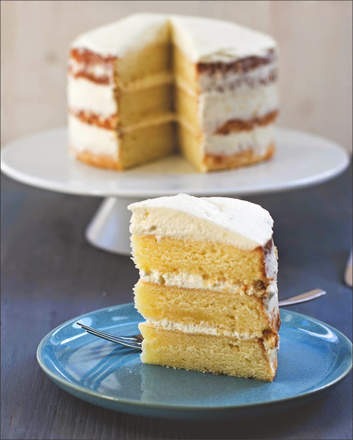 Rezept für sommerfrisches Zitronen-Mascarpone-Törtchen Nahaufnahme des Tortenstücks des Zitronen-Mascarpone-Törtchens