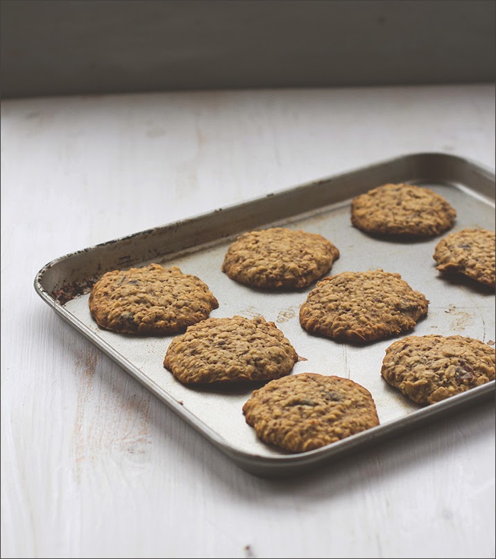 Müsli der Woche Nummer 16: Müsli-Kekse mit Cranberries | Granola-Cookies Die fertig gebackenen Granola Cookies ruhen auf dem Backblech