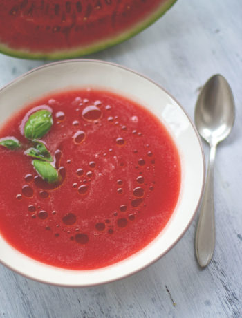 Rezept für Wassermelonen-Gazpacho | perfekt an heißen Sommertagen! | moeyskitchen.com