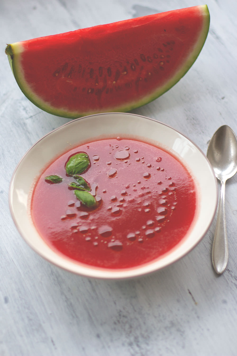 Kalte Erfrischung an heißen Sommertagen: Wassermelonen-Gazpacho - moey ...