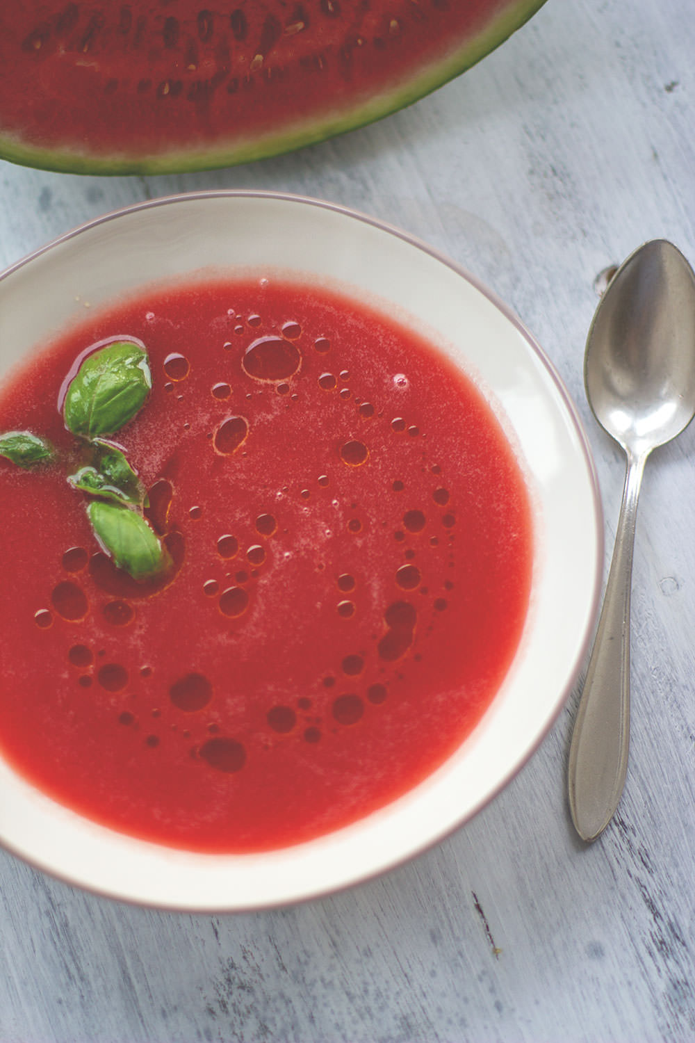 Kalte Erfrischung an heißen Sommertagen: Wassermelonen-Gazpacho - moey ...