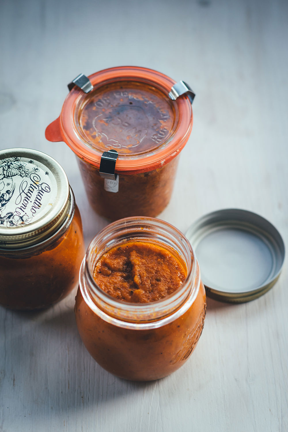 Rezept für cremige Rösttomatensauce aus dem Ofen | leckere Tomaten-Sauce - mit Tipp zum Einmachen | moeyskitchen.com #tomaten #tomatensauce #rösttomatensauce #ofen #einmachen #einkochen #pastasauce #nudelsauce #rezepte #foodblogger