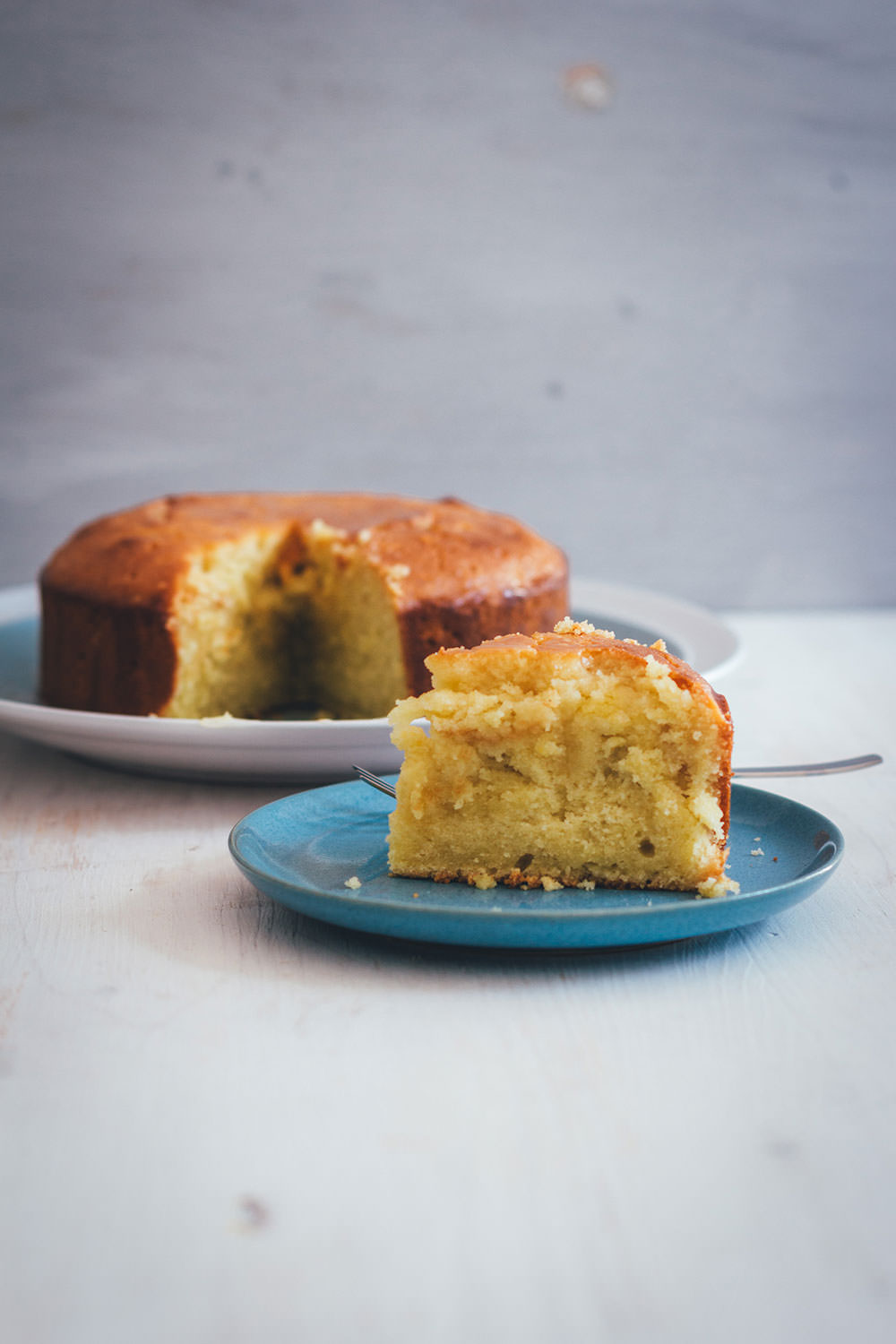 Rezept für Semolina-Joghurt-Kuchen mit Zitronen-Sirup | saftiger Kuchen aus Hartweizengrieß und griechischem Joghurt | moeyskitchen.com #kuchen #kuchenbacken #semolina #hartweizengriess #joghurt #griechischerjoghurt #rezepte #foodblogger #zitronen #zitronensirup