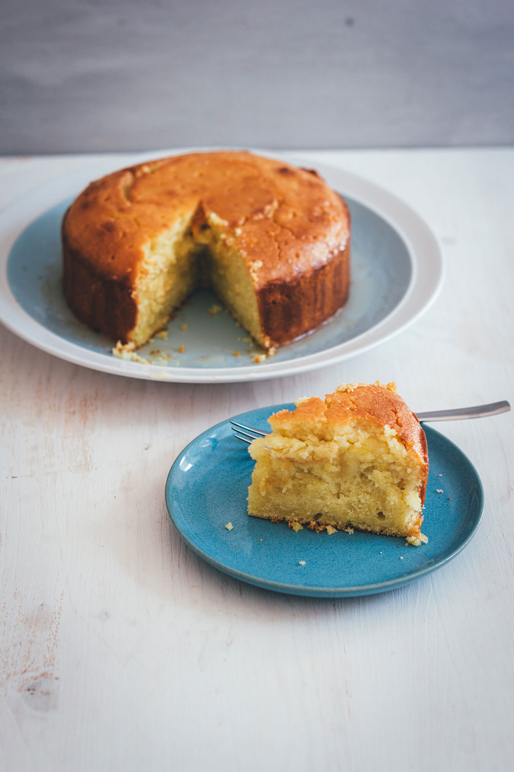 Rezept für Semolina-Joghurt-Kuchen mit Zitronen-Sirup | saftiger Kuchen aus Hartweizengrieß und griechischem Joghurt | moeyskitchen.com #kuchen #kuchenbacken #semolina #hartweizengriess #joghurt #griechischerjoghurt #rezepte #foodblogger #zitronen #zitronensirup